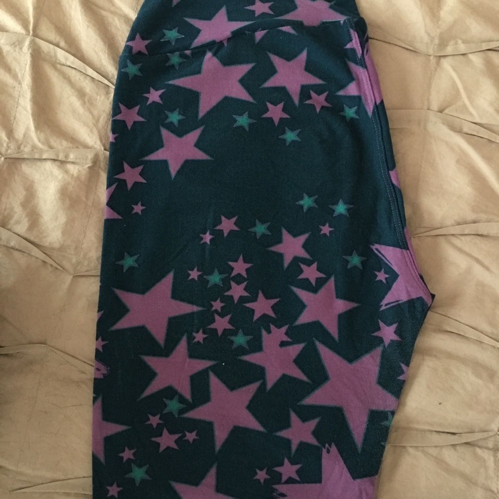 LuLaRoe stars leggings!